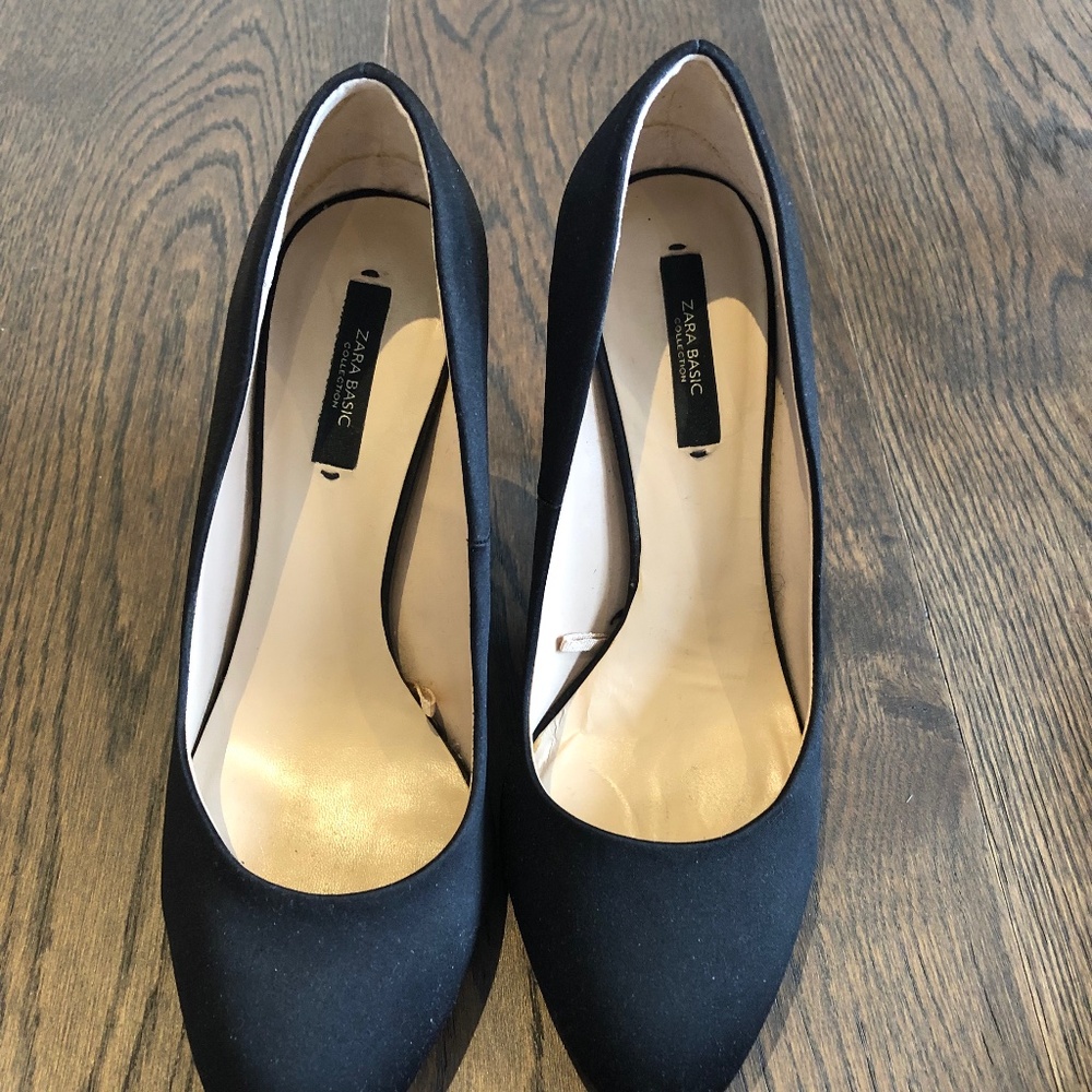 Black Pumps